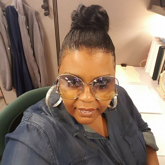 Meet your Posher, Pamela - Picture 1 of 1